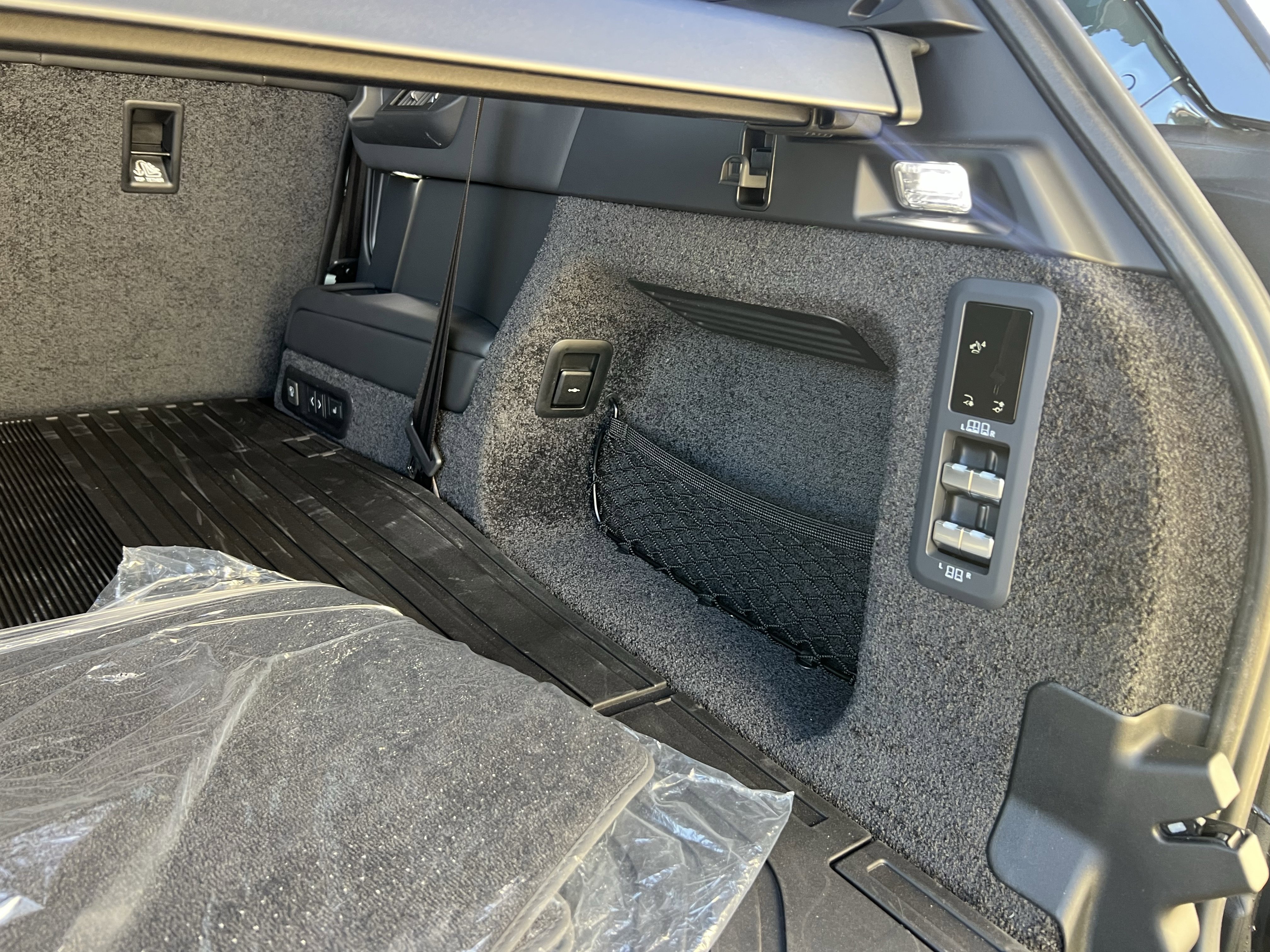 Certified 2025 Land Rover Range Rover Long Wheelbase SE image 36