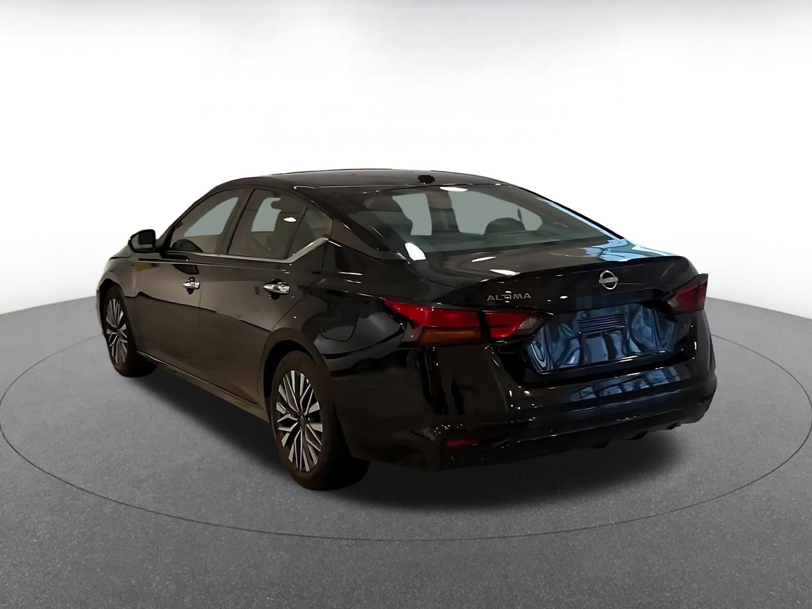 Used 2025 Nissan Altima 2.5 SV image 11