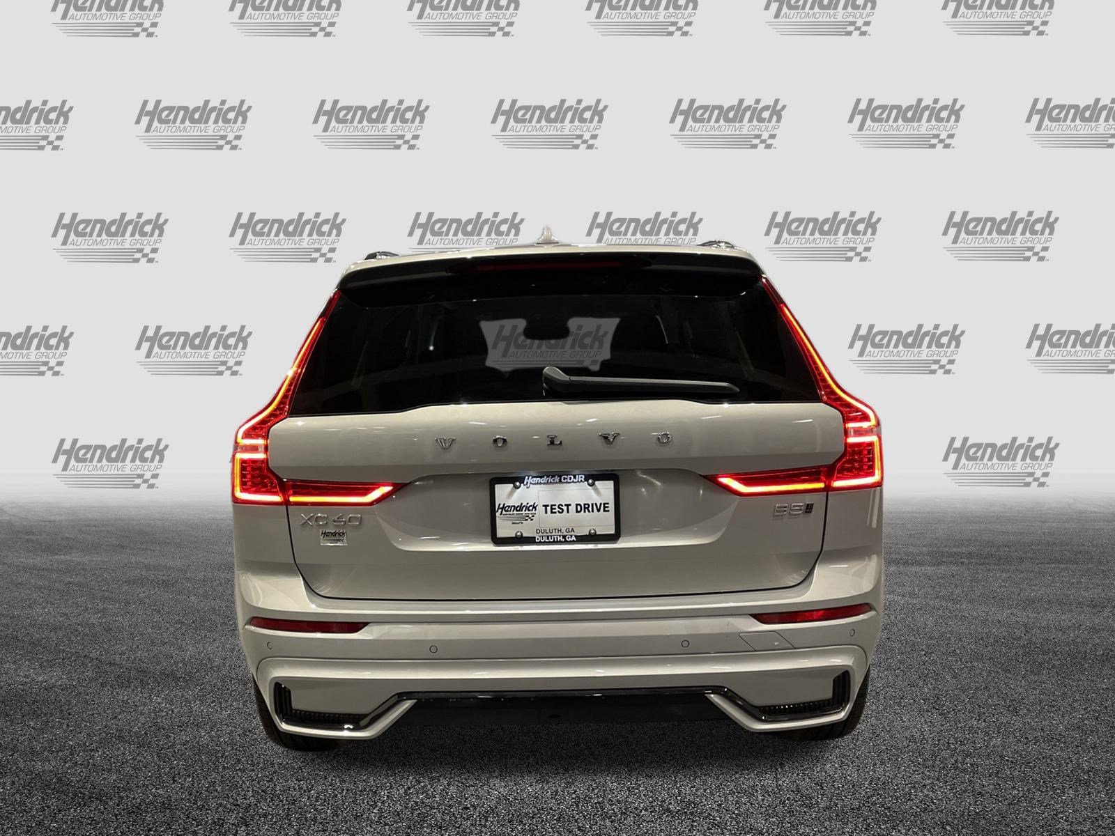 Used 2025 Volvo XC60 B5 Plus image 9