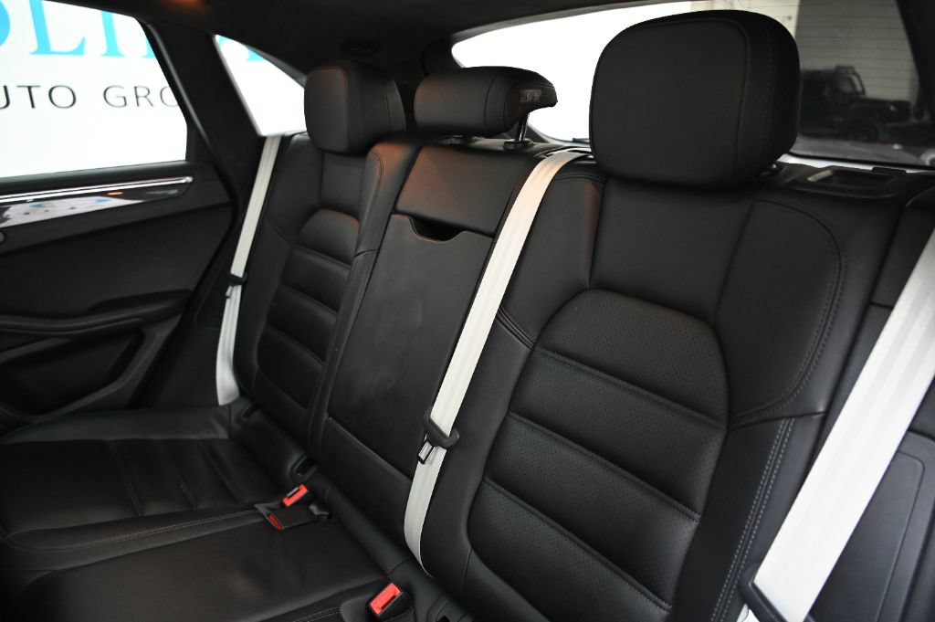 Used 2016 Porsche Macan Turbo w/ Premium Package Plus AWD/4WD image 41