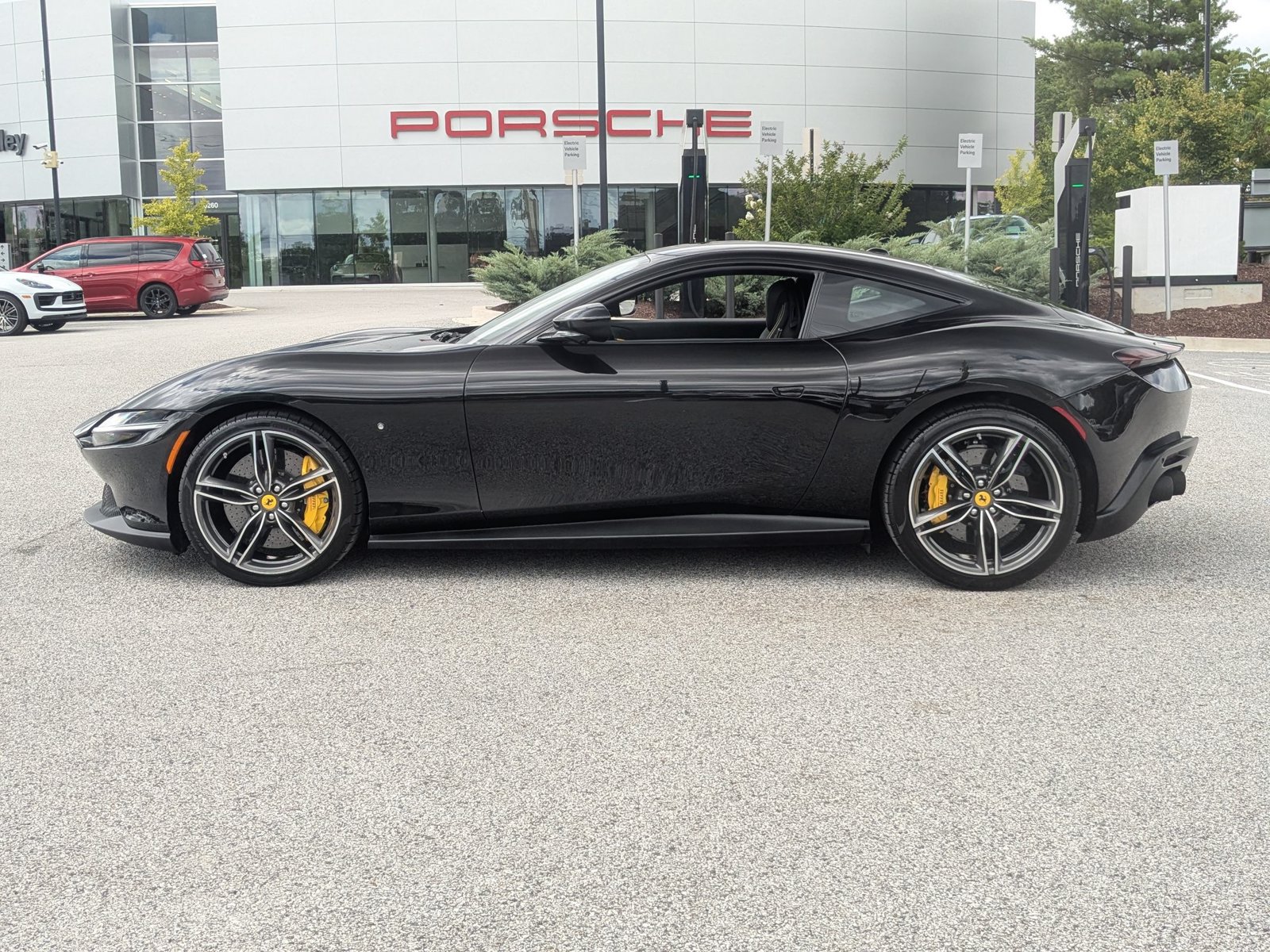 Used 2021 Ferrari Roma RWD image 2