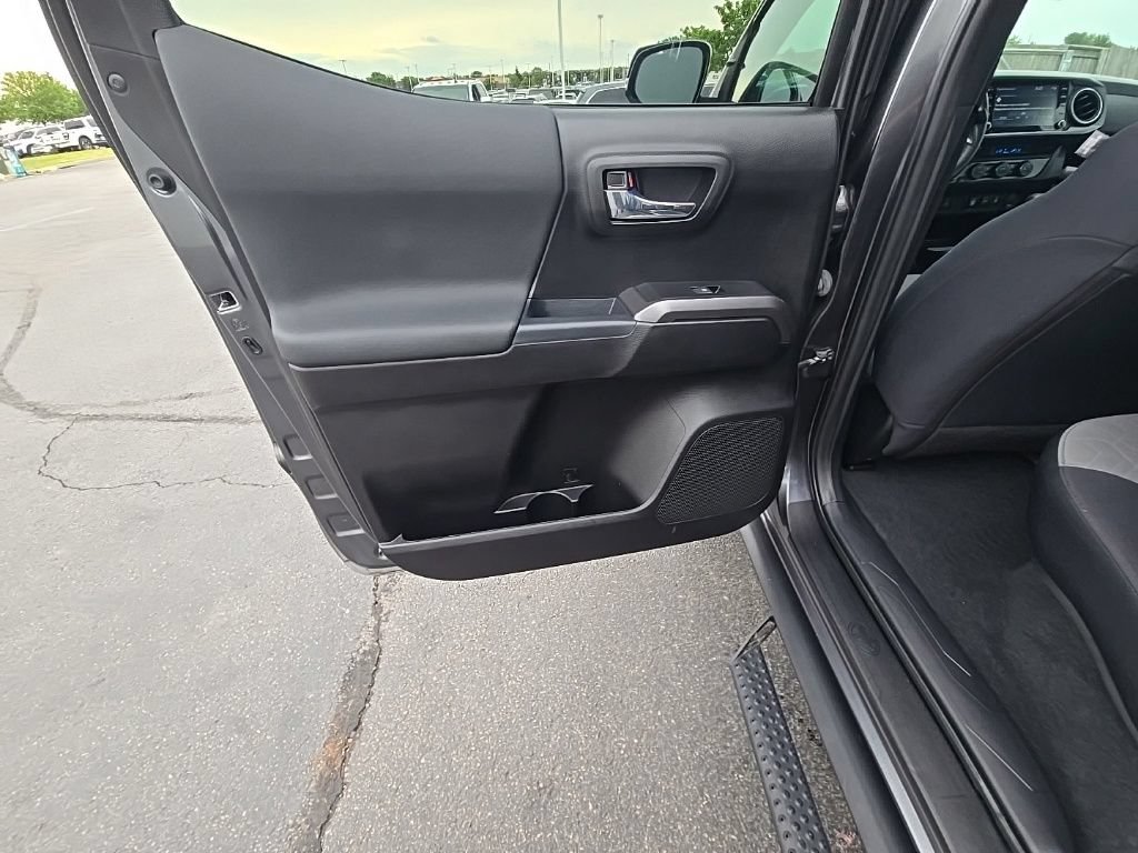 Used 2021 Toyota Tacoma TRD Sport AWD/4WD image 27