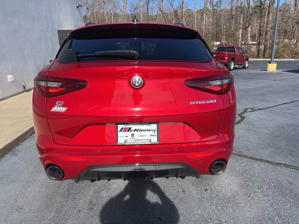 Used 2023 Alfa Romeo Stelvio Veloce AWD/4WD image 11
