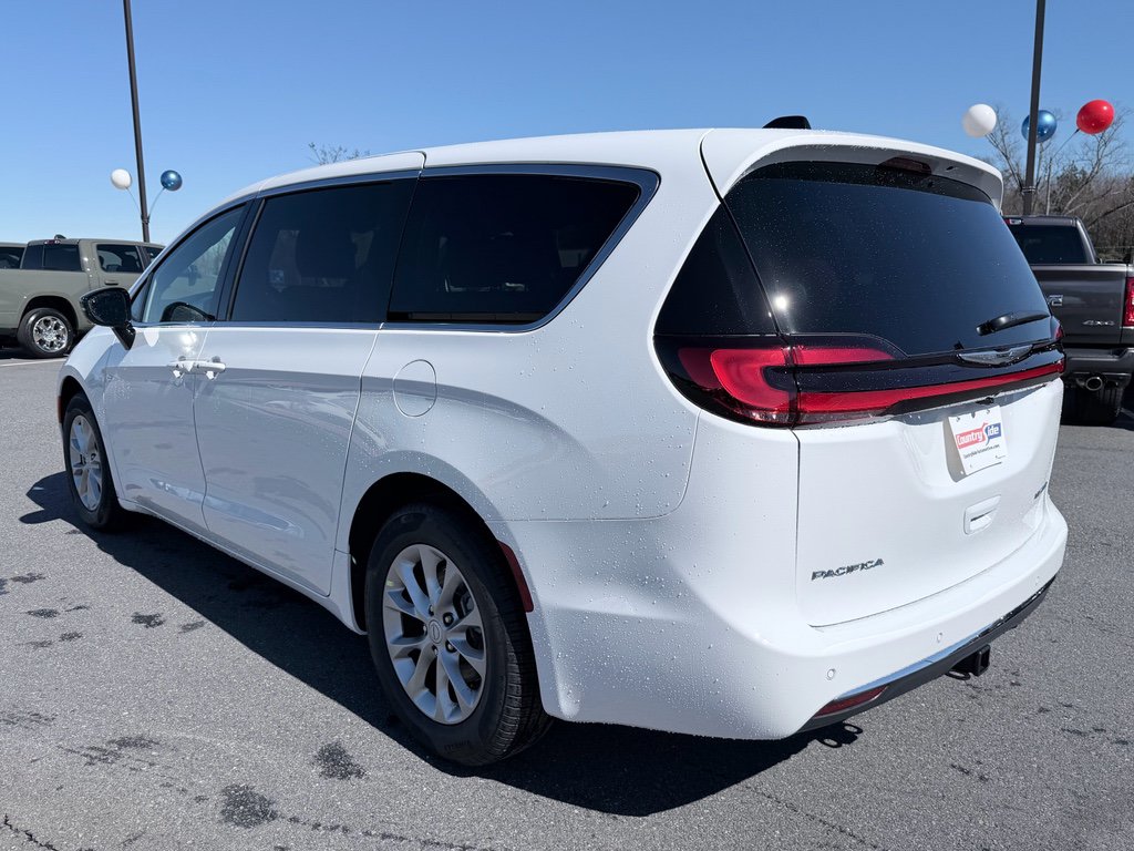 New 2026 Chrysler Pacifica Limited w/ Trailer Tow Group FWD image 7