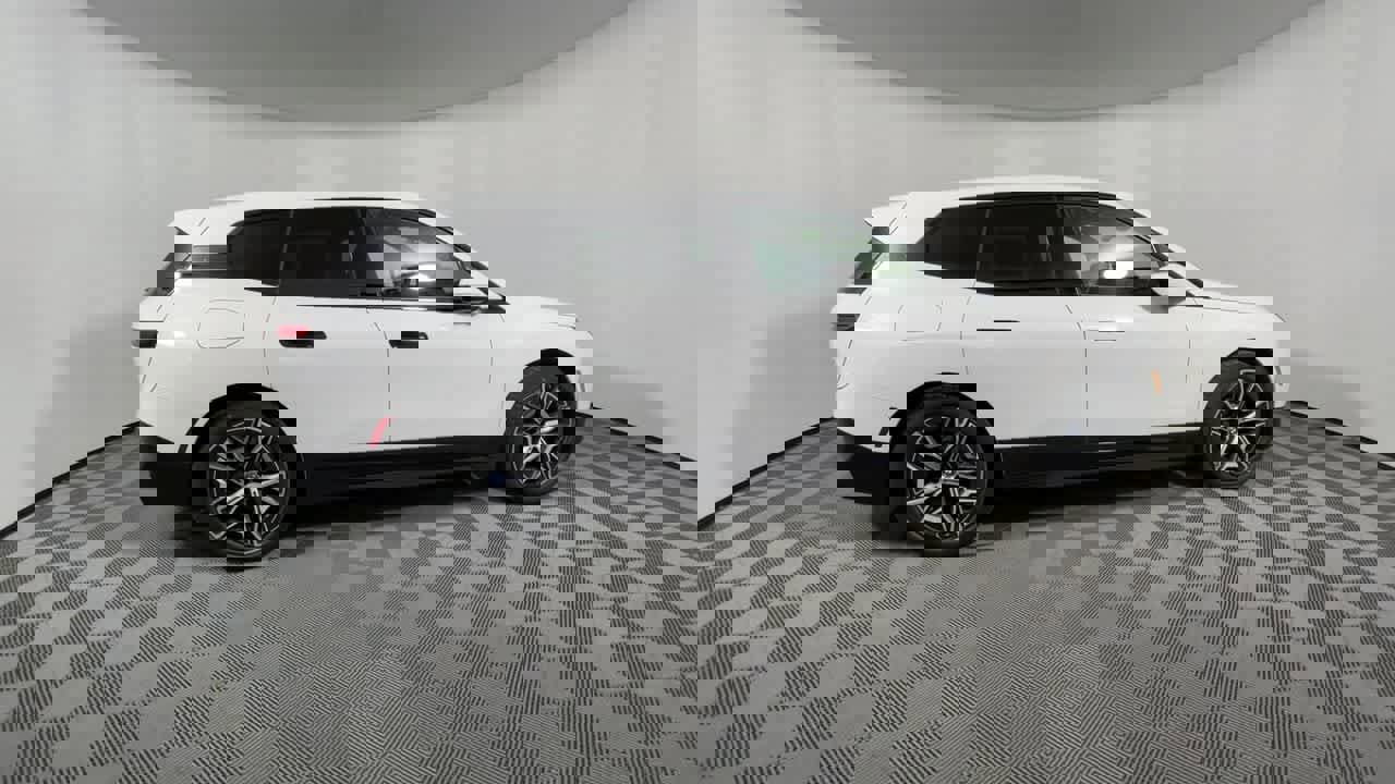 New 2022 BMW iX xDrive50 w/ Convenience Package image 15