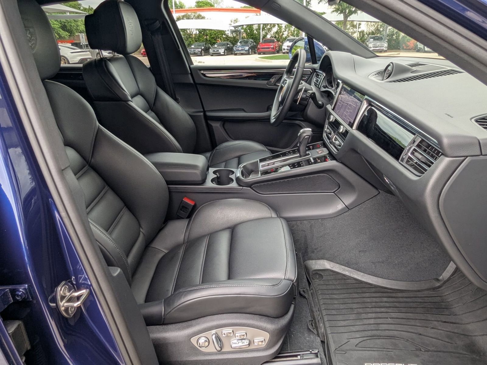 Certified 2026 Porsche Macan AWD/4WD image 25