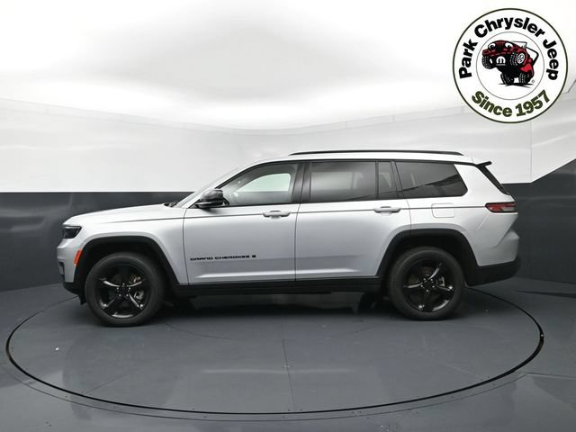 Used 2023 Jeep Grand Cherokee L Laredo AWD/4WD image 3