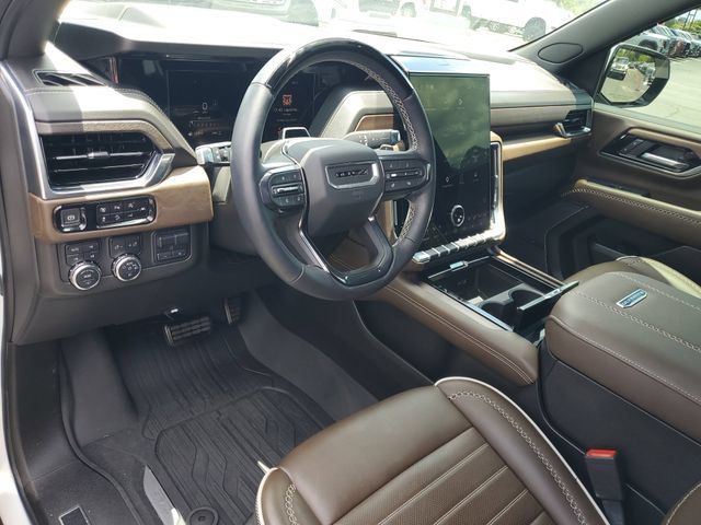 Used 2025 GMC Yukon XL Denali Ultimate AWD/4WD image 6
