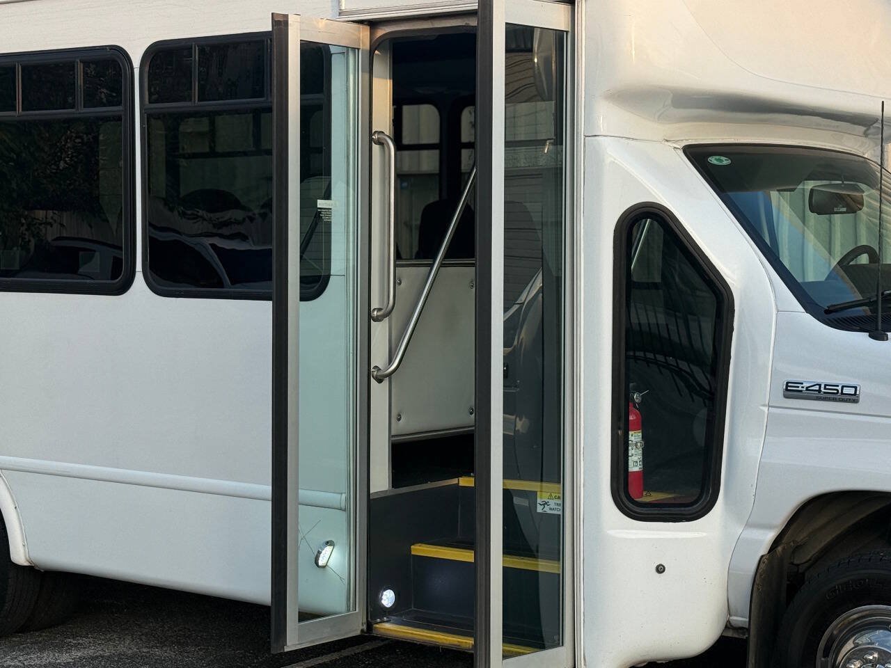 Used 2023 Ford E-450 and Econoline 450 Super Duty w/ Shuttle Bus Prep Package RWD image 18