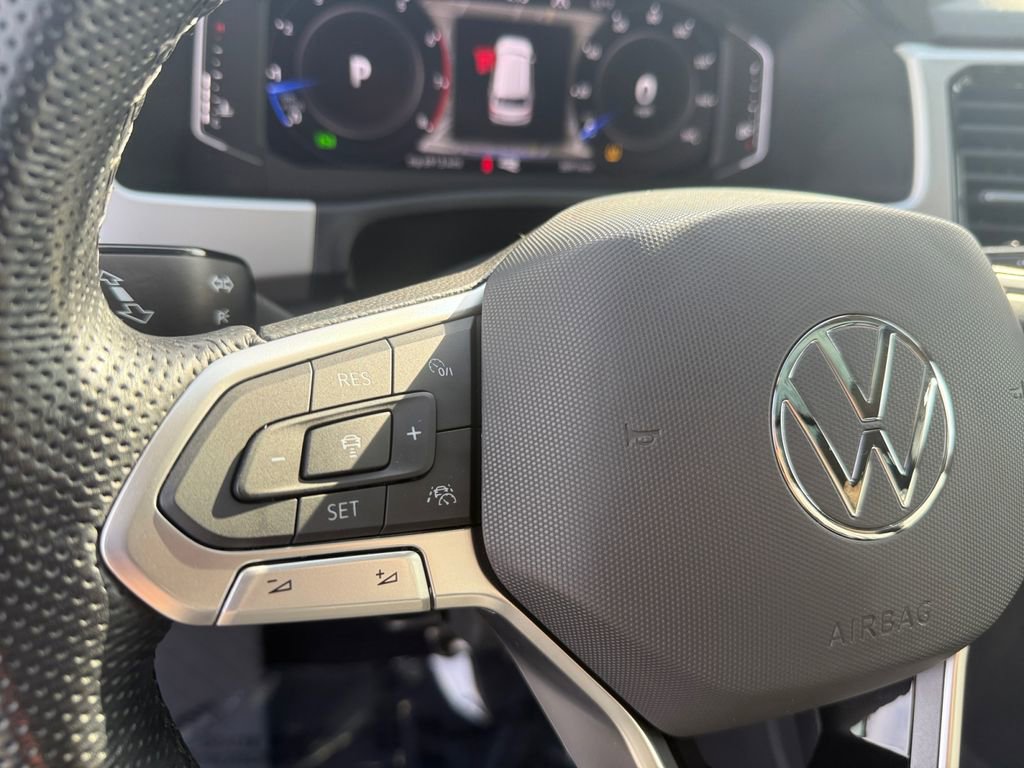 Used 2022 Volkswagen Atlas SEL R-Line image 16