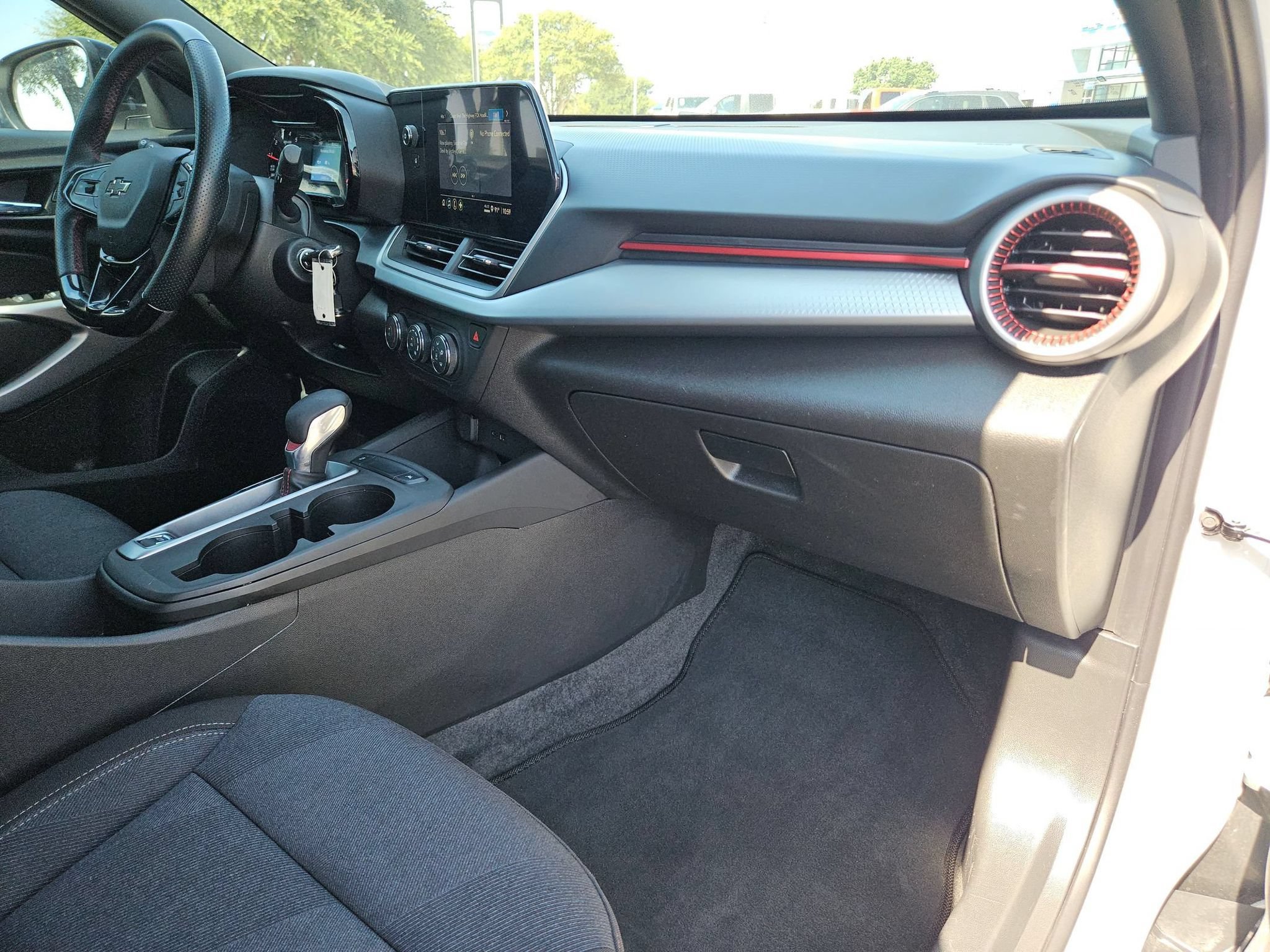 Certified 2025 Chevrolet Trax RS w/ Sunroof Package FWD image 29