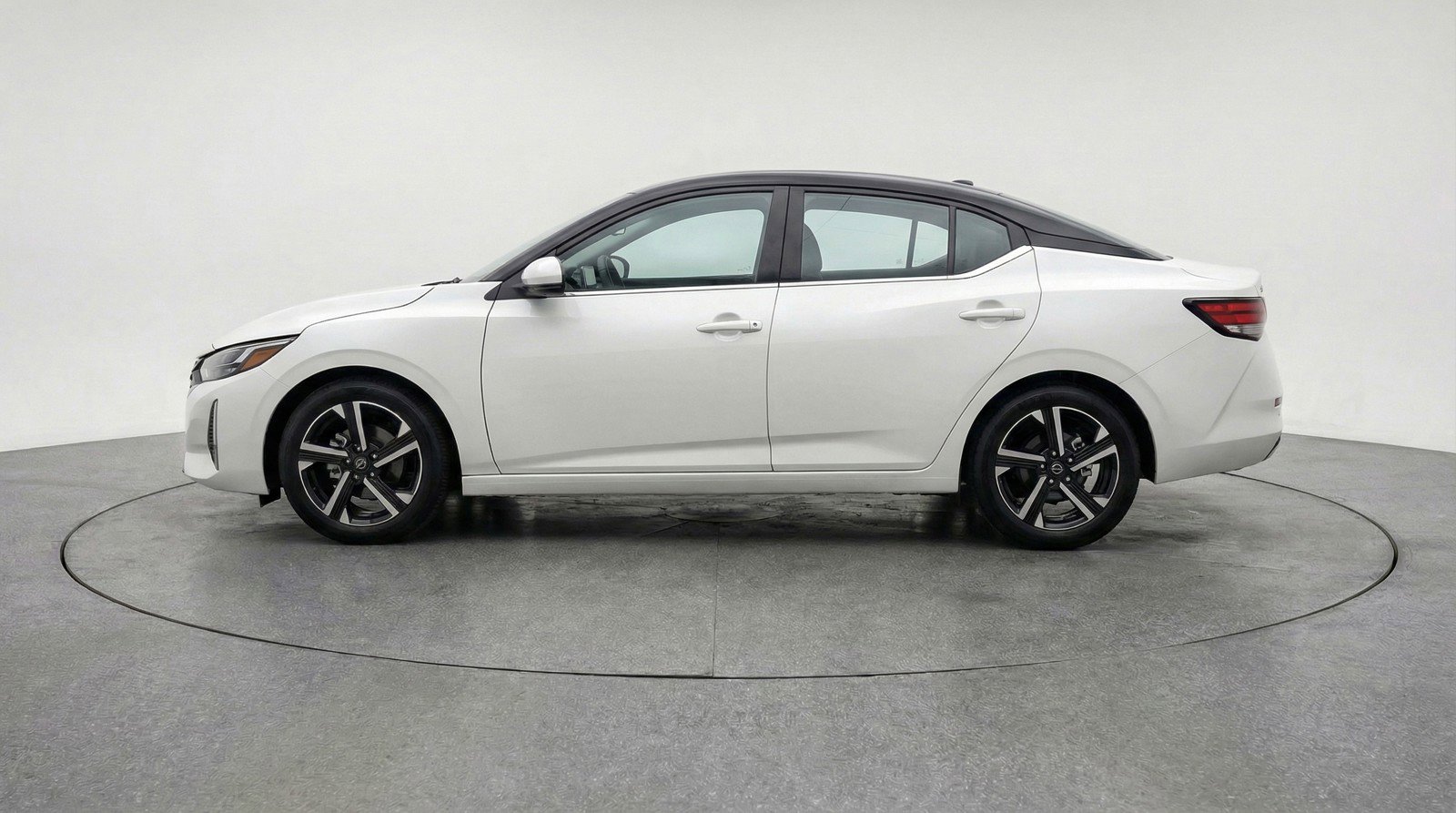 Used 2025 Nissan Sentra SV FWD image 5