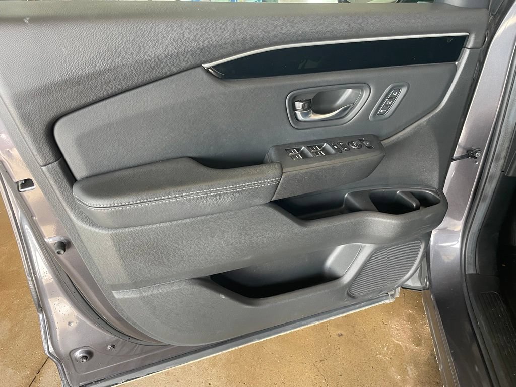 Used 2025 Honda Pilot EX-L image 9