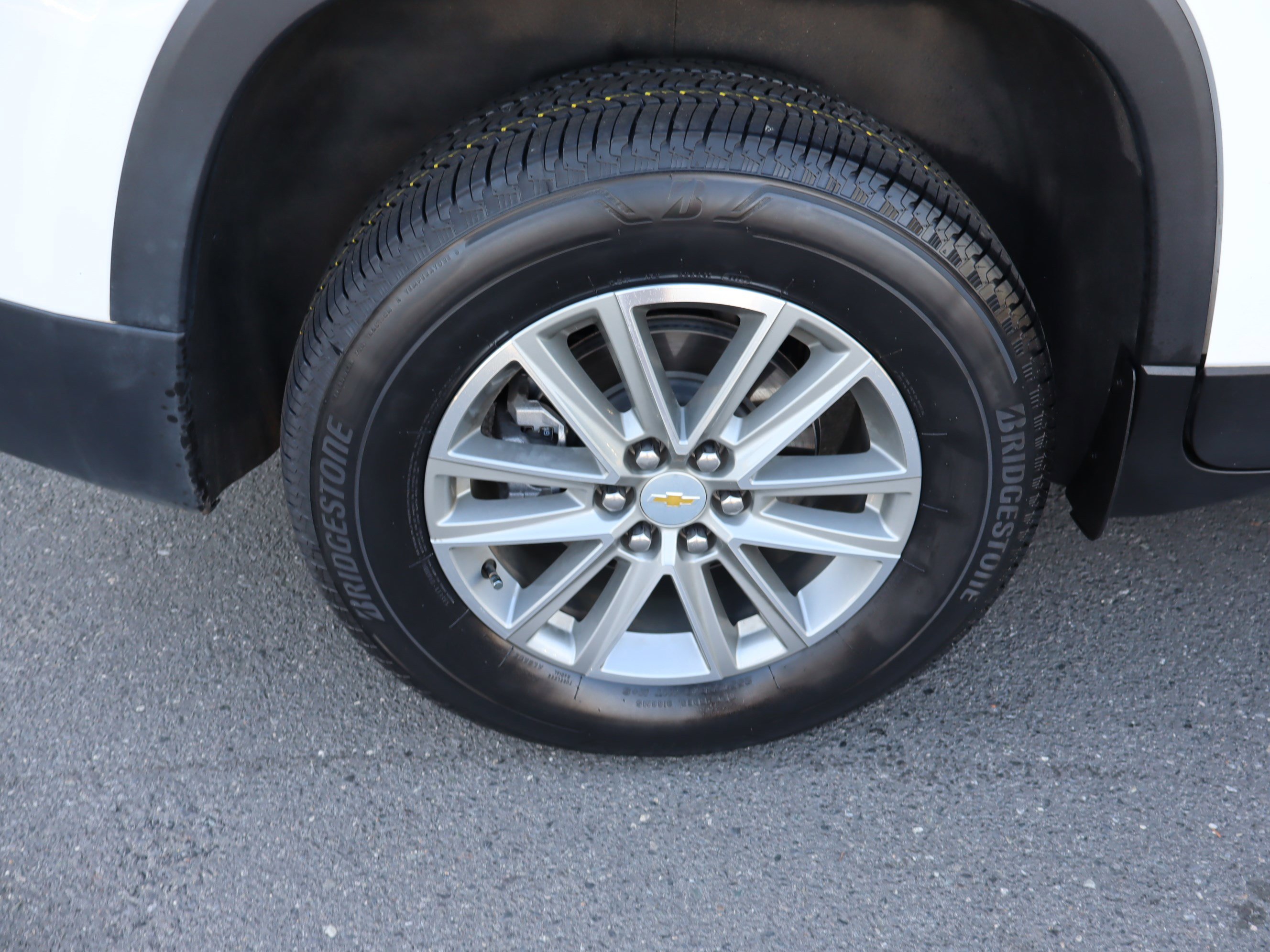 Used 2023 Chevrolet Traverse LT FWD image 40