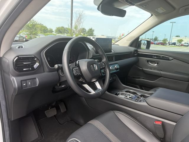 Used 2025 Honda Pilot EX-L image 11