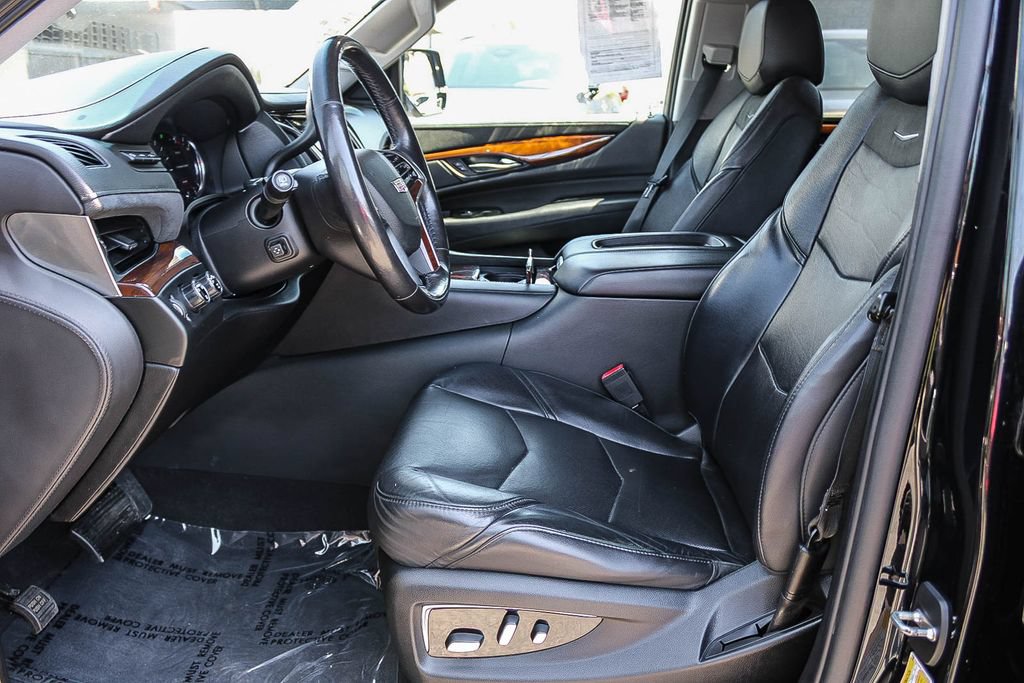 Used 2019 Cadillac Escalade ESV Luxury w/ Escalade Sport Edition AWD/4WD image 17
