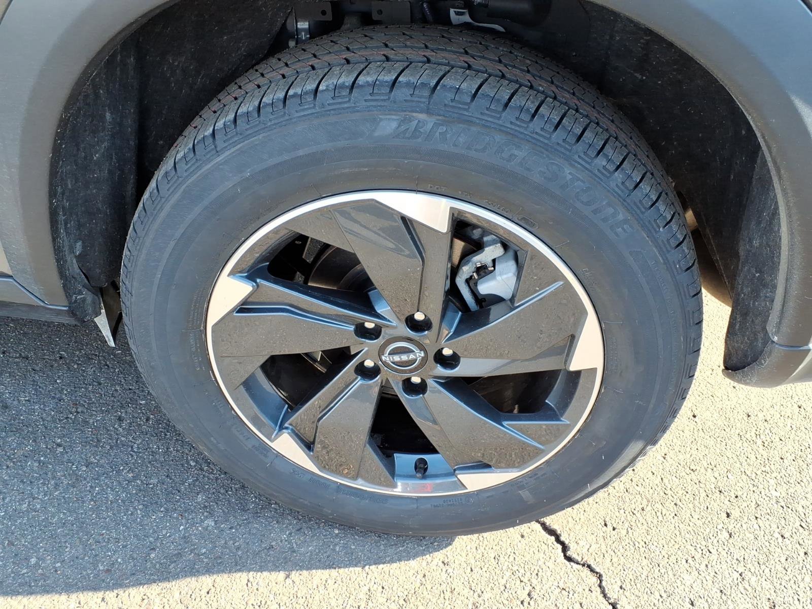 Used 2025 Nissan Rogue SV image 13