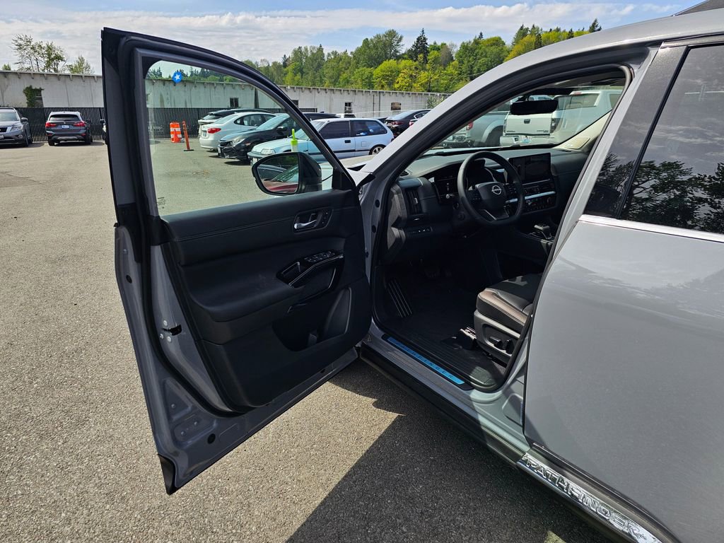 New 2026 Nissan Pathfinder Platinum AWD/4WD image 19