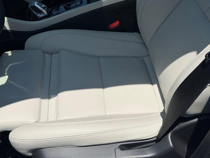 Certified 2026 Volvo XC40 B5 Plus AWD/4WD image 22