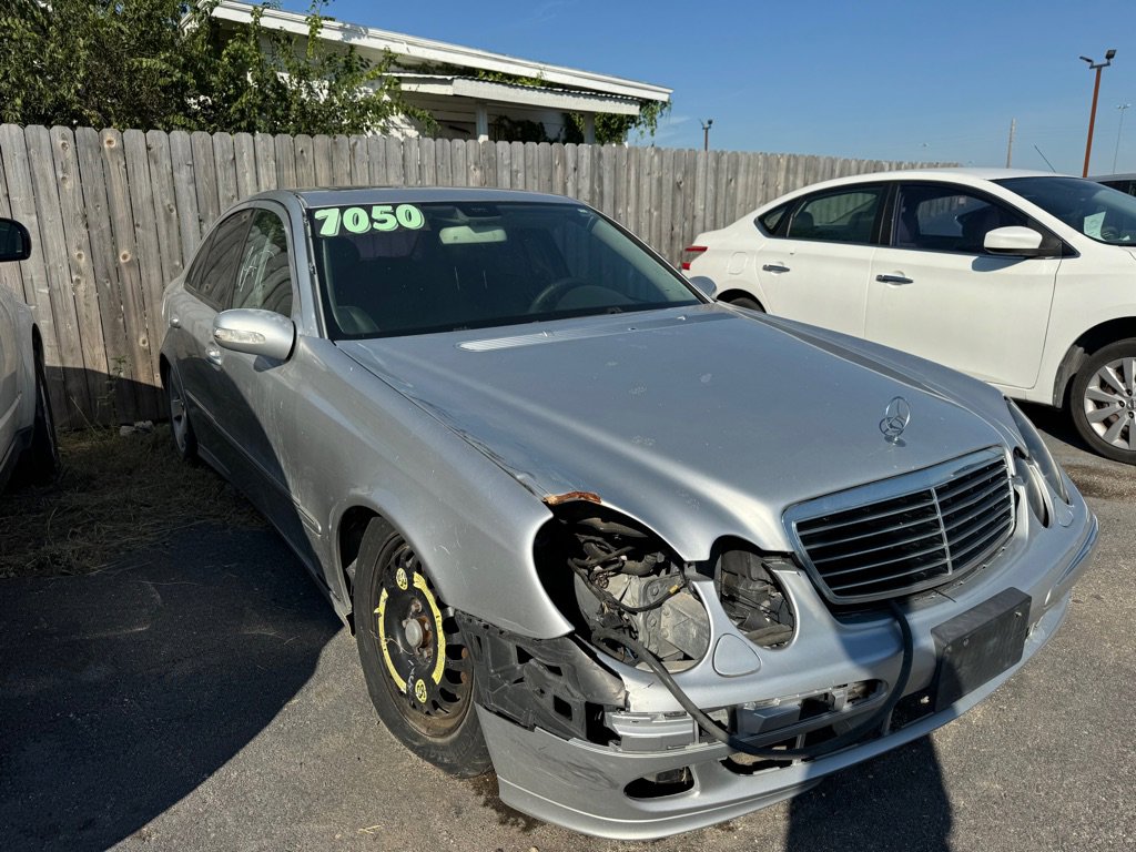 Used 2005 Mercedes-Benz E 500 Sedan image 2
