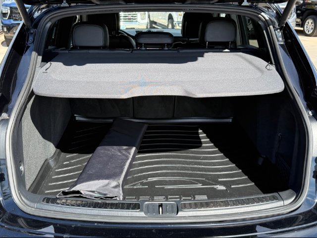 Used 2021 Porsche Macan AWD/4WD image 31