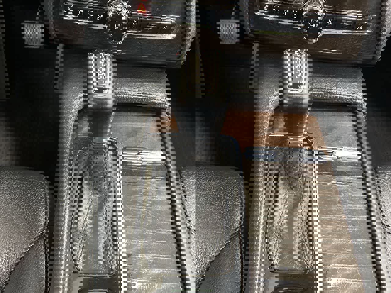 Used 2018 Volvo XC90 T6 Momentum w/ Convenience Package image 28