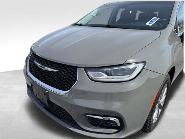 Used 2023 Chrysler Pacifica Touring-L image 49