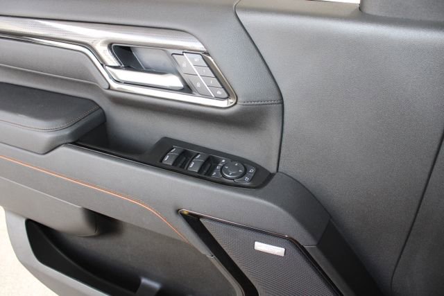 Used 2025 GMC Sierra 2500 AT4 image 26