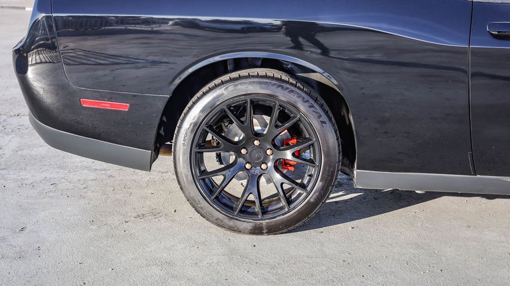 Used 2018 Dodge Challenger SXT image 12