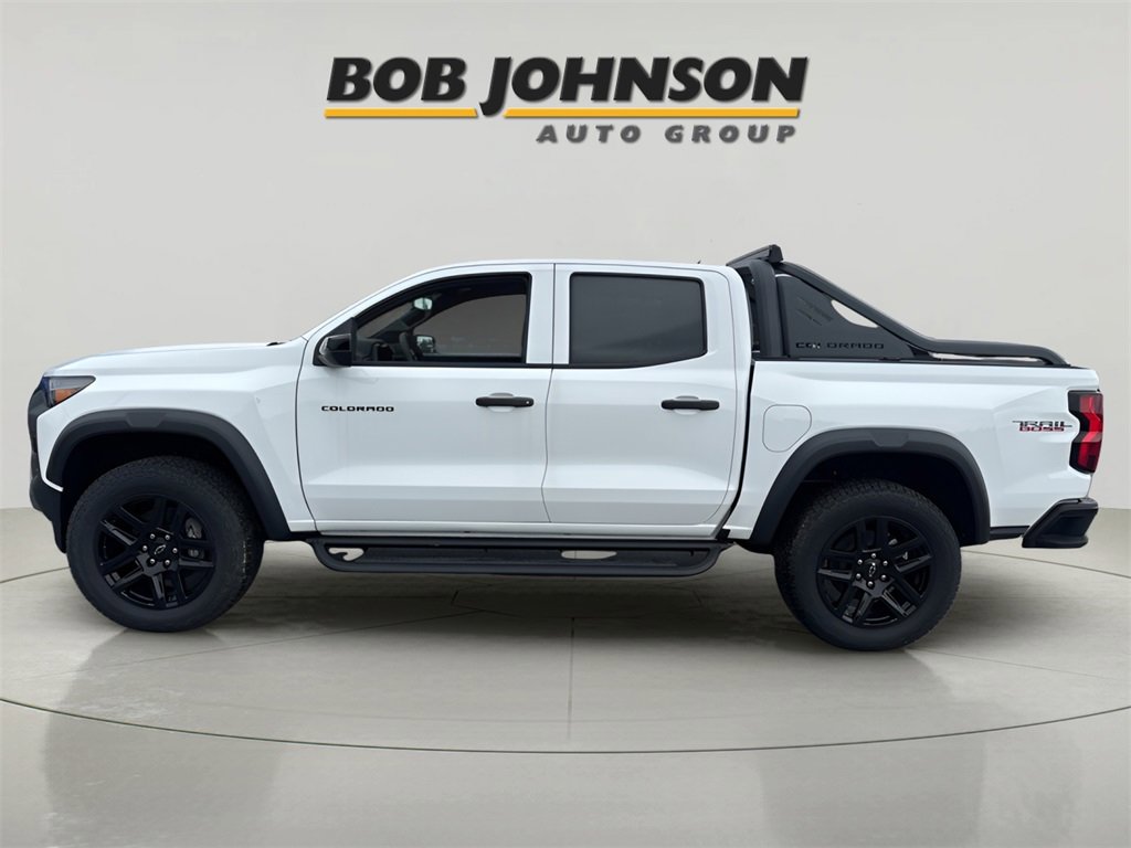 Used 2025 Chevrolet Colorado Trail Boss w/ Midnight Edition image 4