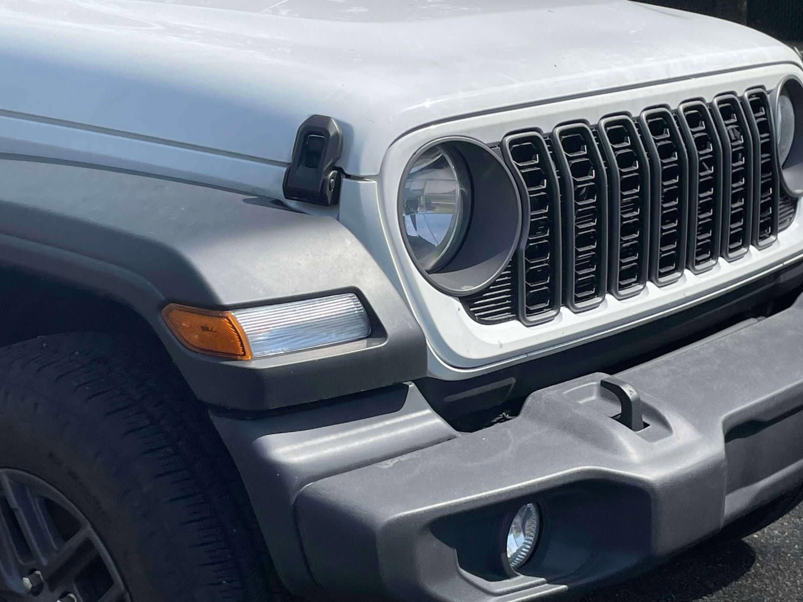 Used 2026 Jeep Wrangler Sport AWD/4WD image 10