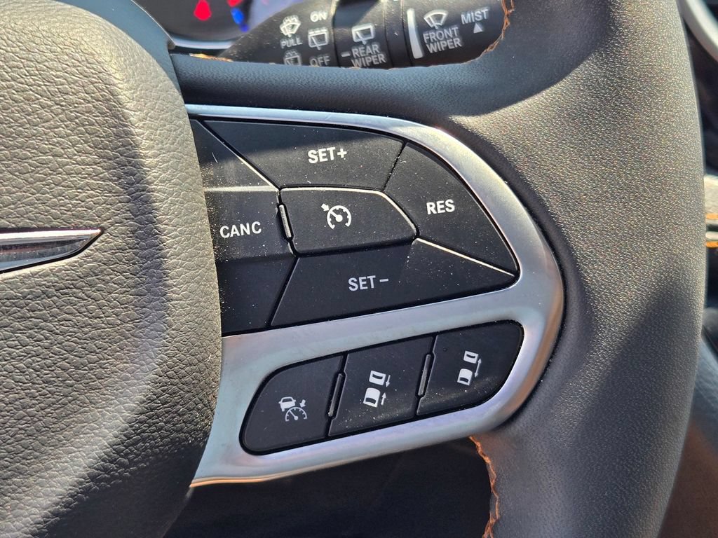 Used 2023 Chrysler Pacifica Pinnacle FWD image 20