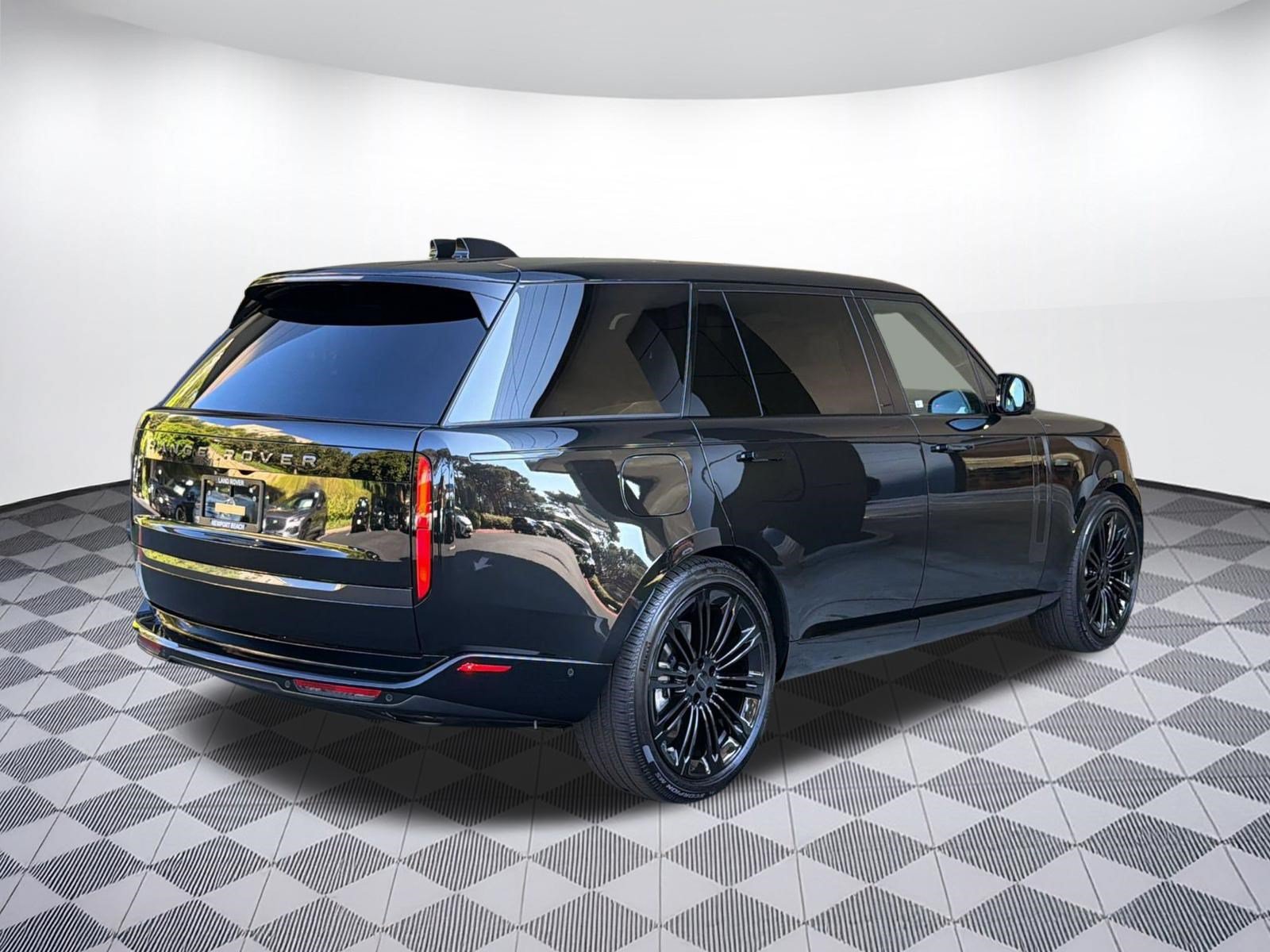 New 2026 Land Rover Range Rover Long Wheelbase SE AWD/4WD image 9