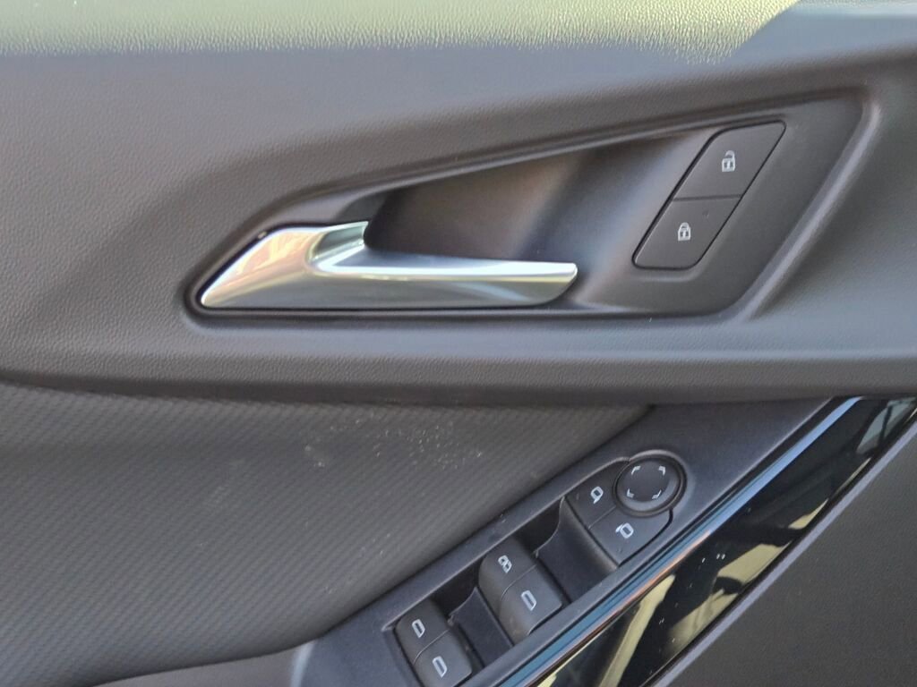 New 2026 Chevrolet Equinox LT w/ Convenience Package II image 19