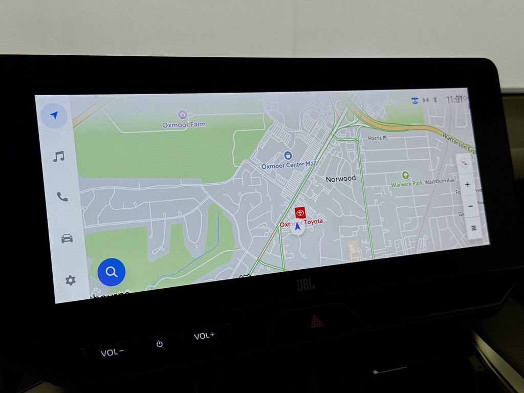 Used 2024 Toyota Venza Limited image 13