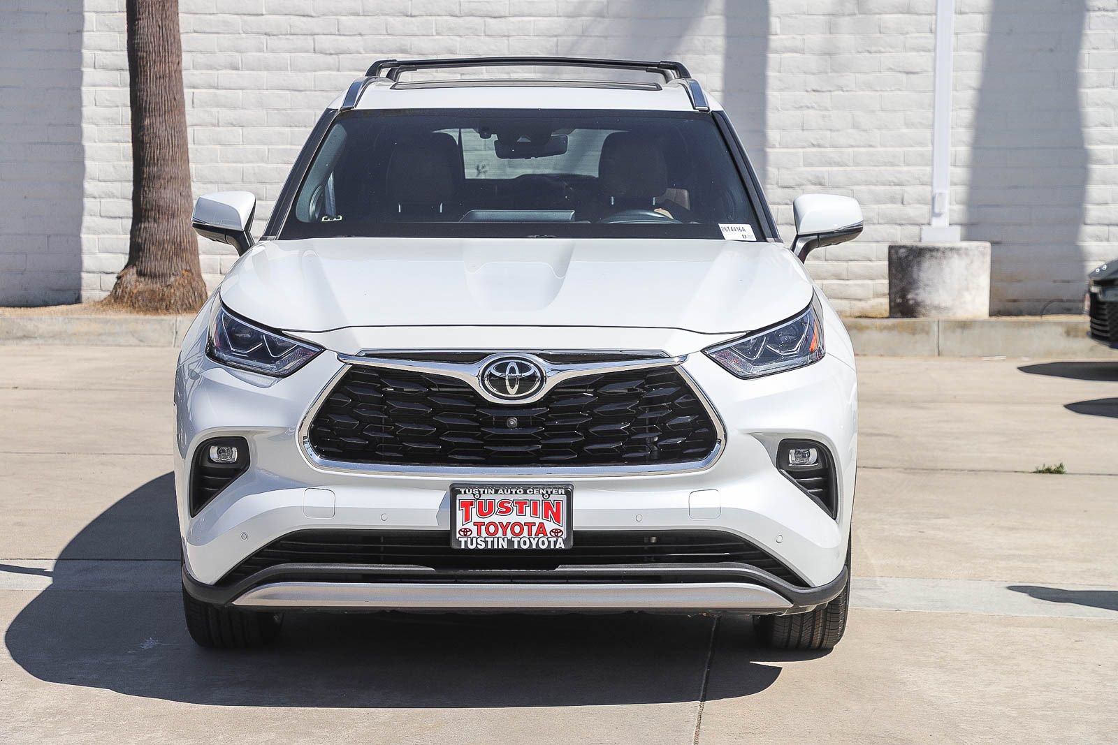 Used 2022 Toyota Highlander Platinum AWD/4WD image 2