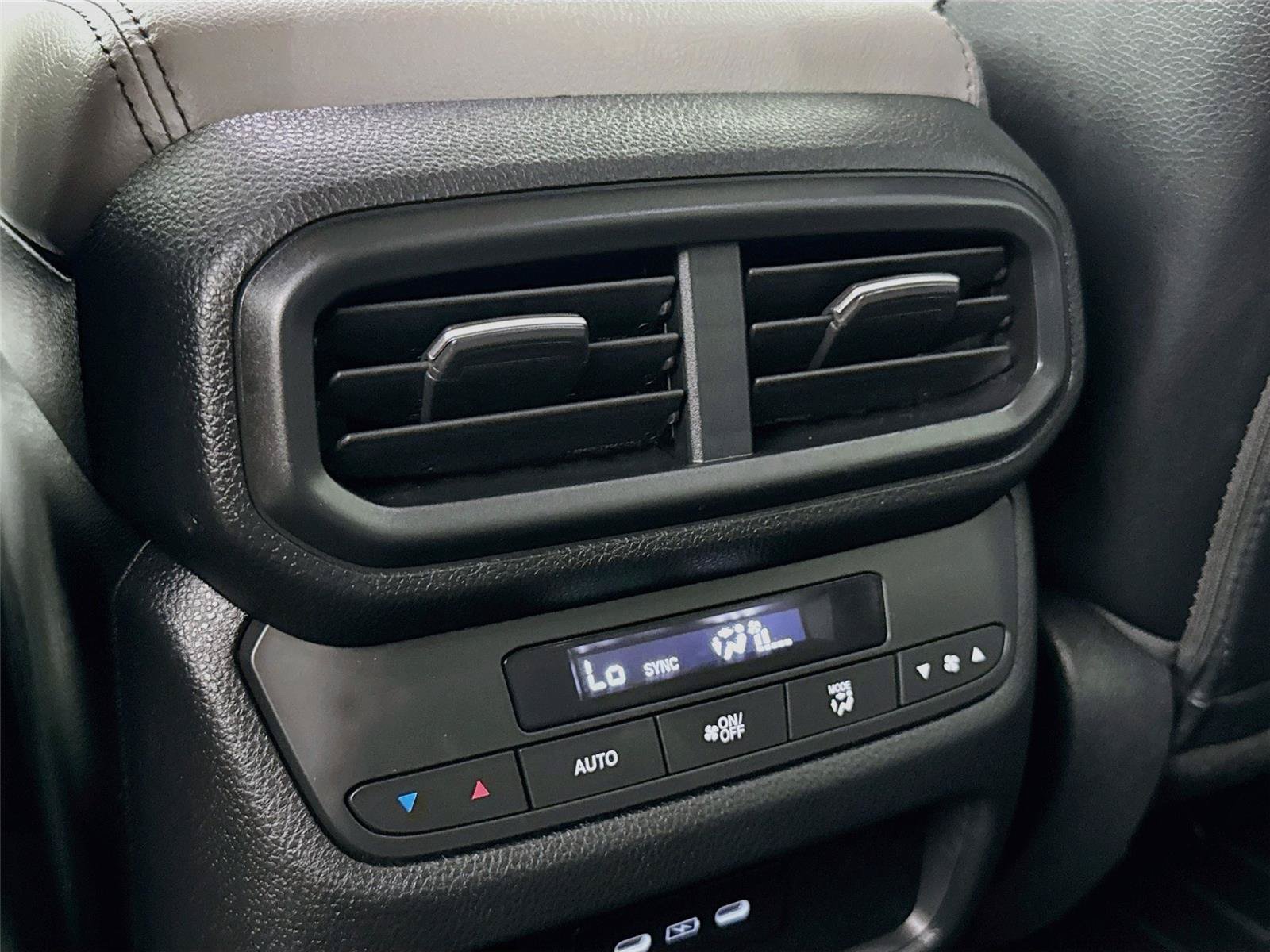Used 2025 Honda Pilot EX-L image 25