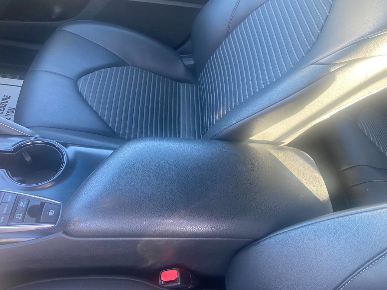 Used 2020 Toyota Camry SE image 8