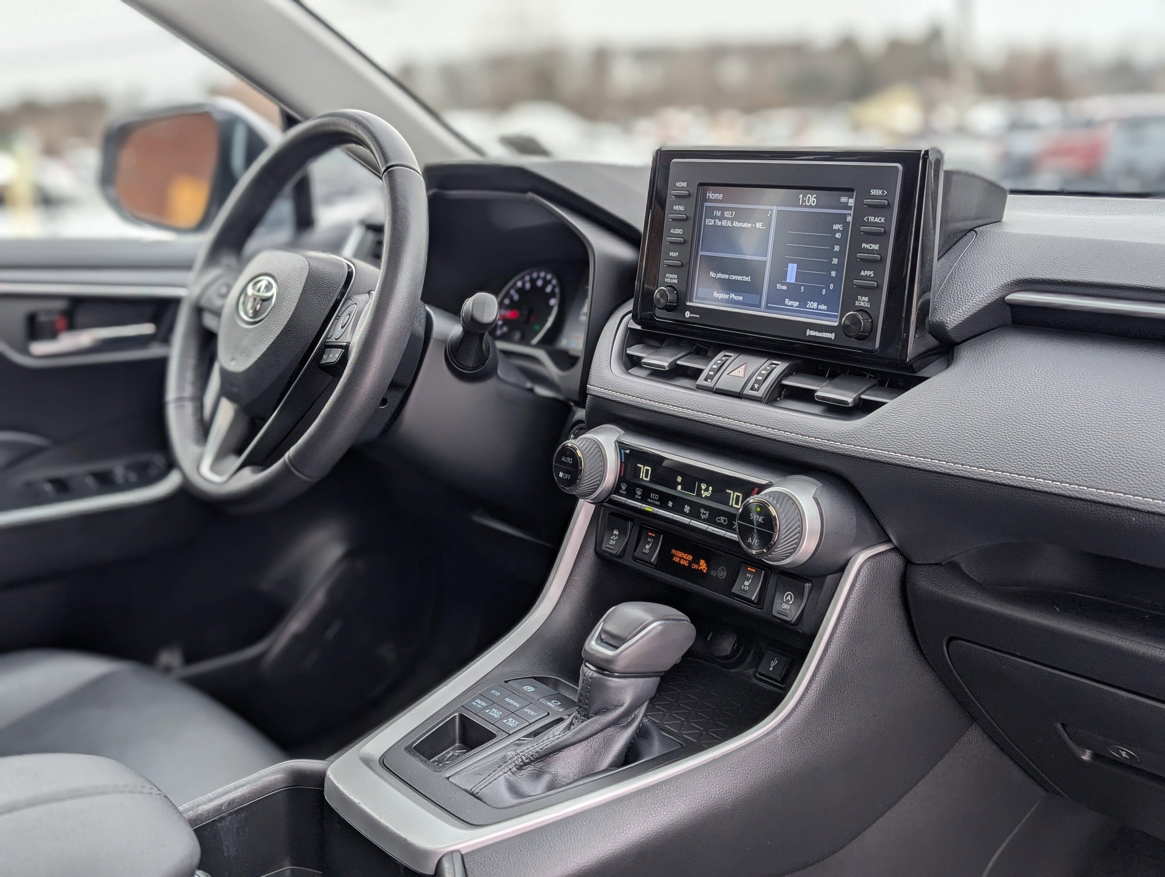 Used 2022 Toyota RAV4 XLE Premium image 45