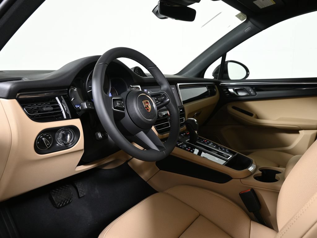 New 2026 Porsche Macan AWD/4WD image 4