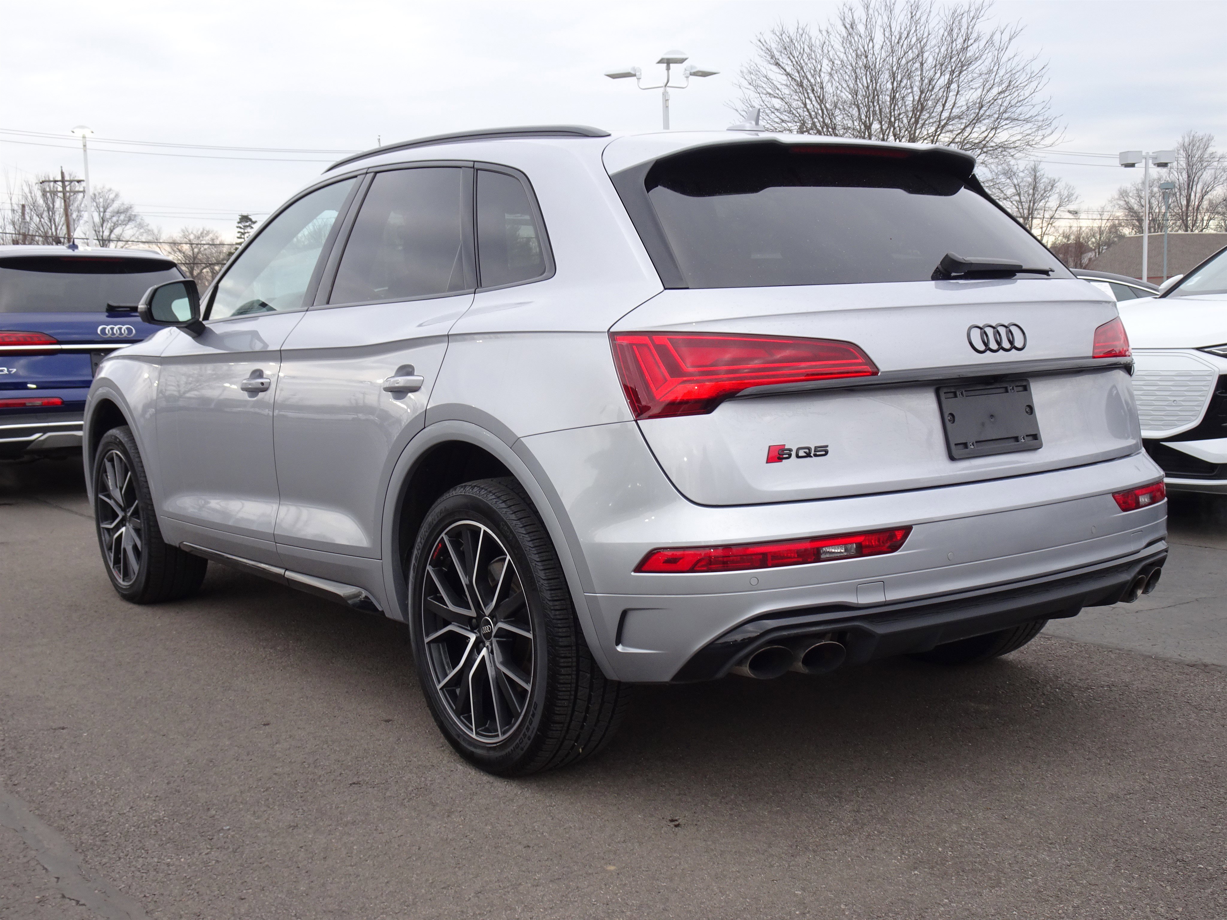 Certified 2023 Audi SQ5 Premium Plus w/ Premium Plus Package AWD/4WD image 3