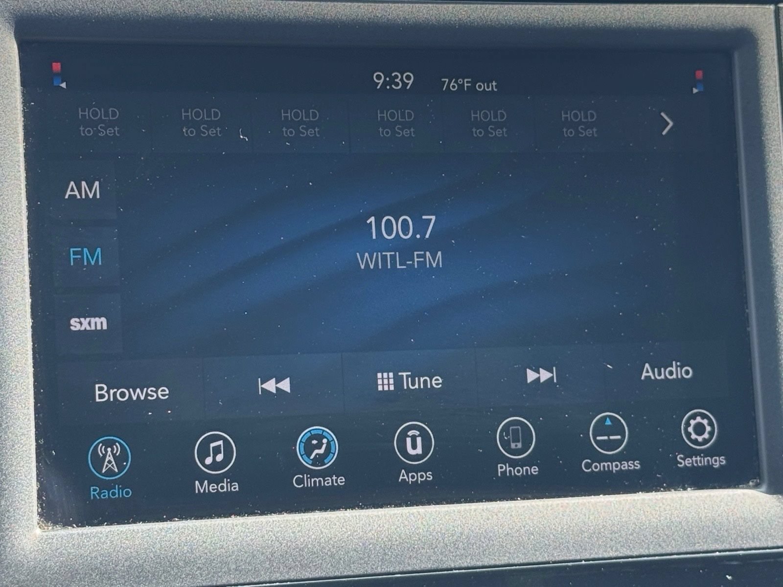 Used 2018 Chrysler Pacifica Touring w/ Tire & Wheel Group FWD image 4