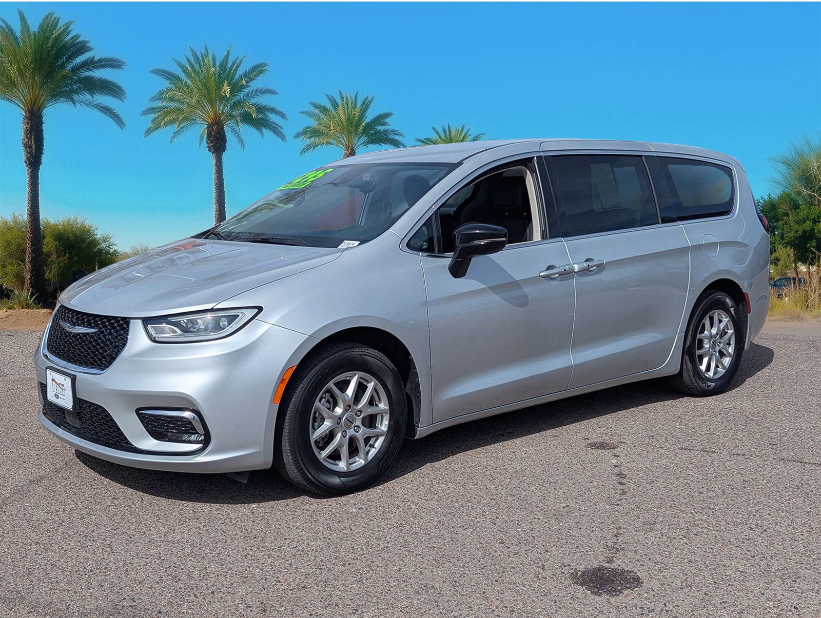 Used 2024 Chrysler Pacifica Touring-L image 32