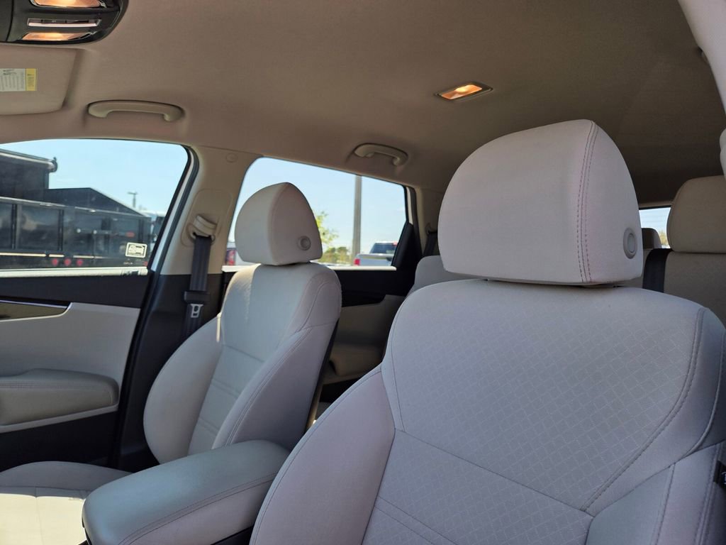 Used 2020 Kia Sorento LX image 23