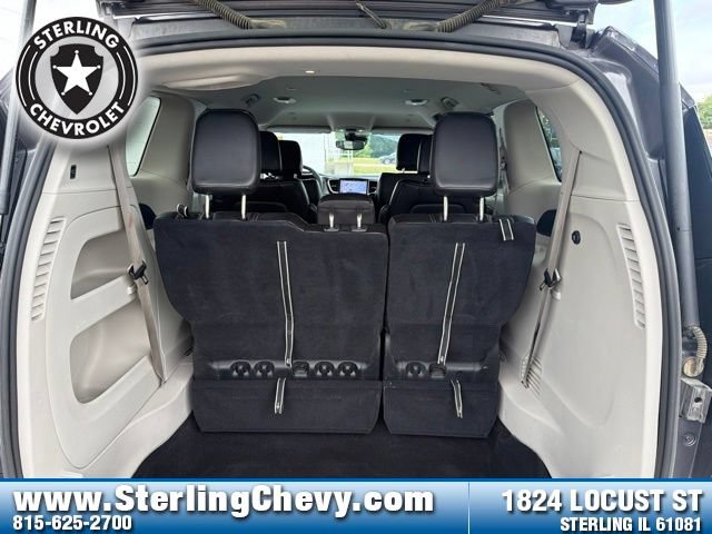 Used 2023 Chrysler Pacifica Touring-L FWD image 29