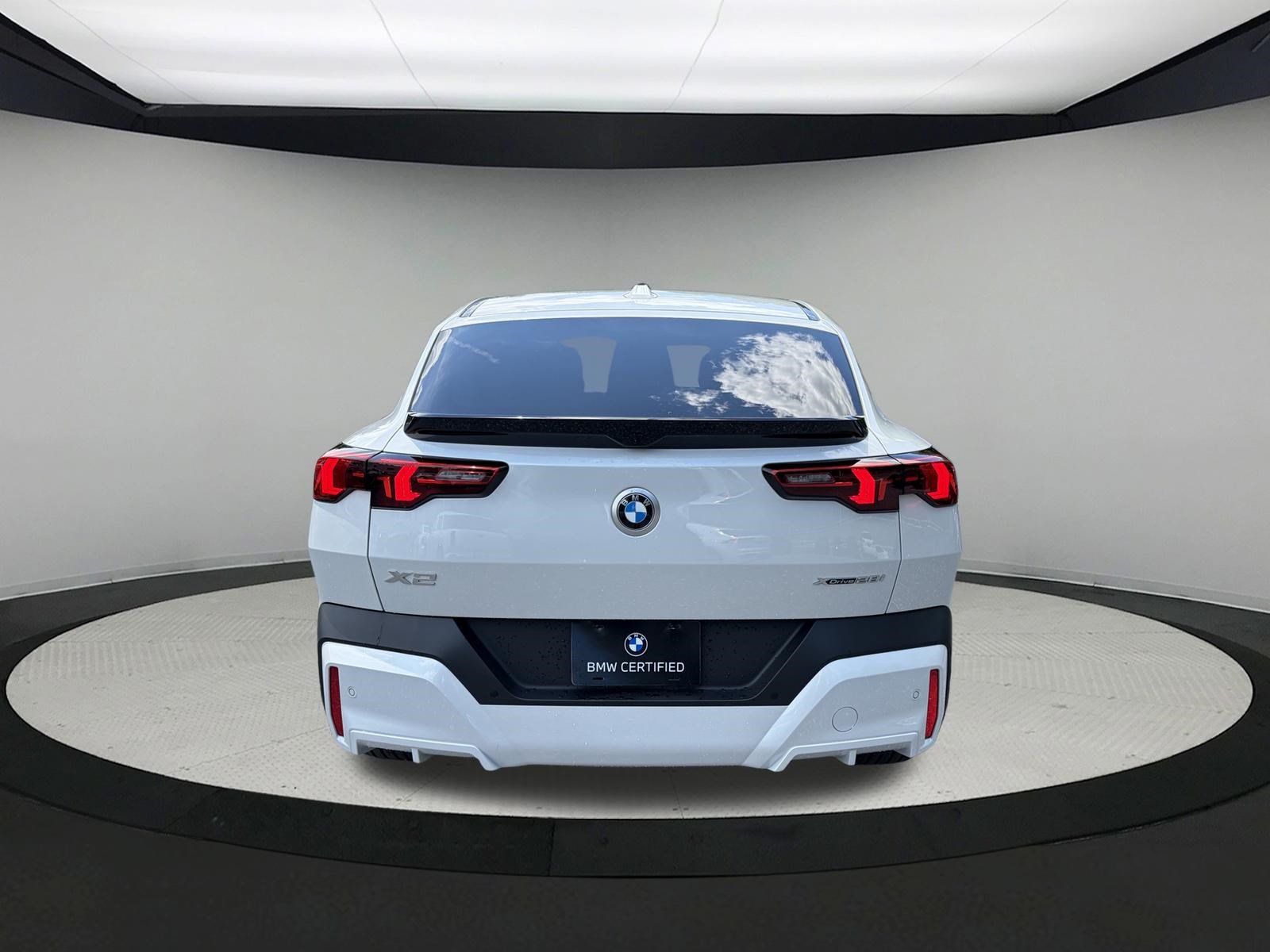 Certified 2025 BMW X2 xDrive28i AWD/4WD image 7