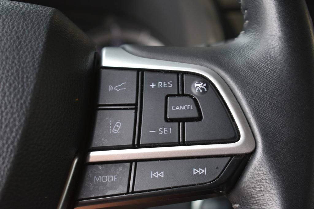 Used 2025 Toyota Highlander LE FWD image 14