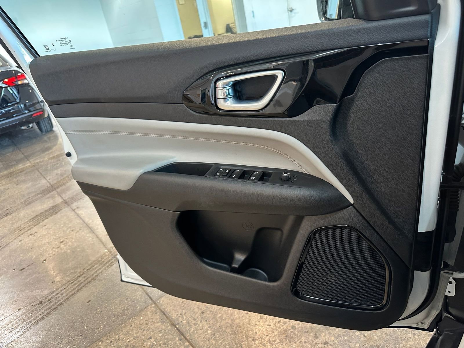 Used 2025 Jeep Compass Limited image 18