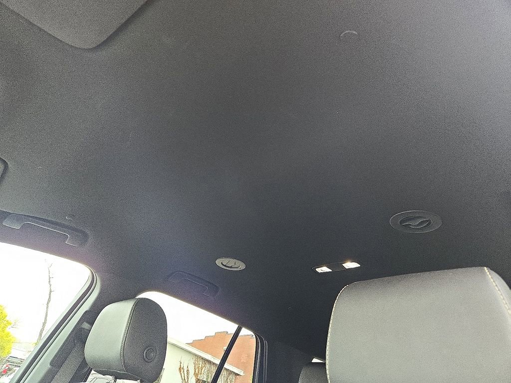 Used 2023 Chevrolet Traverse LT image 20