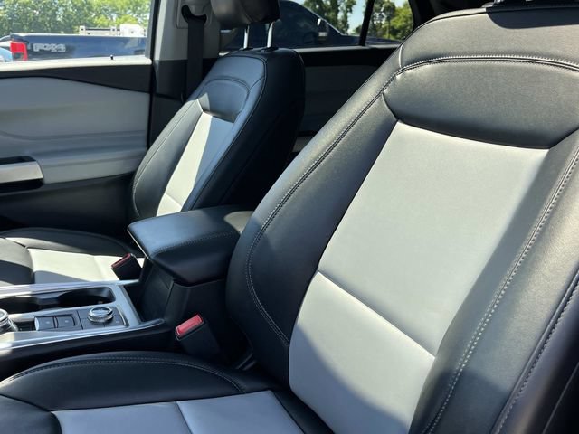 Used 2023 Ford Explorer XLT w/ Equipment Group 202A AWD/4WD image 36